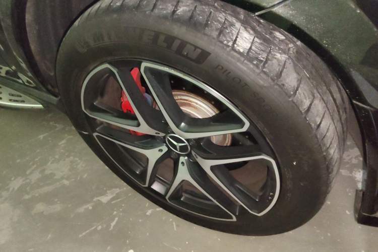 Used Mercedes-Benz GLE AMG 2020 AMG GLE 53 4MATIC+ Right Front Wheel Hub