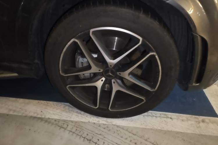 Used Mercedes-Benz GLE AMG 2020 AMG GLE 53 4MATIC+ Right Front Wheel Hub