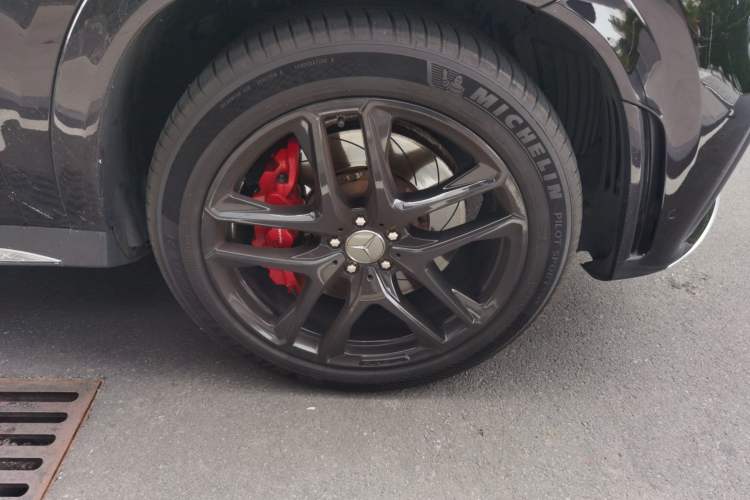 Used Mercedes-Benz GLE AMG 2022 AMG GLE 53 4MATIC+ Right Front Wheel Hub