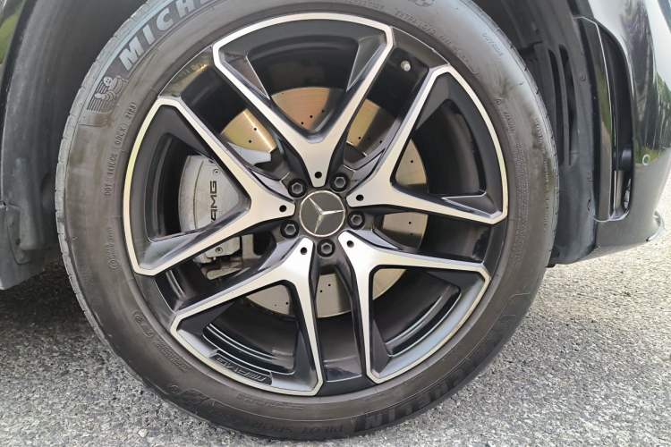 Used Mercedes-Benz GLE AMG 2022 AMG GLE 53 4MATIC+ Right Front Wheel Hub