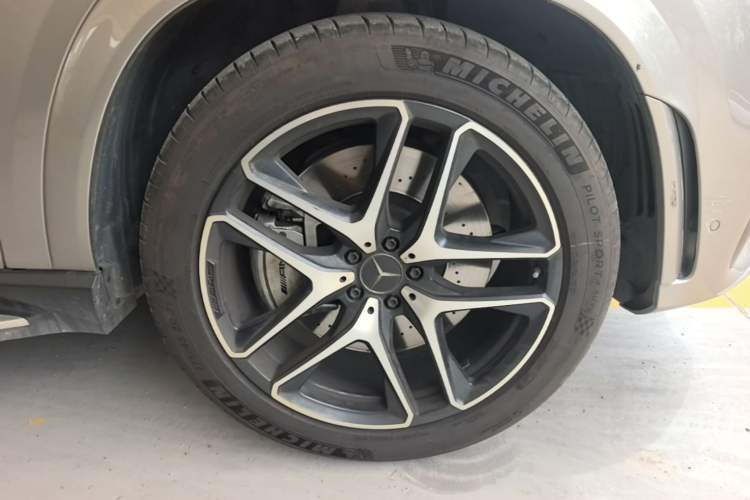 Used Mercedes-Benz GLE AMG 2022 AMG GLE 53 4MATIC+ Right Front Wheel Hub