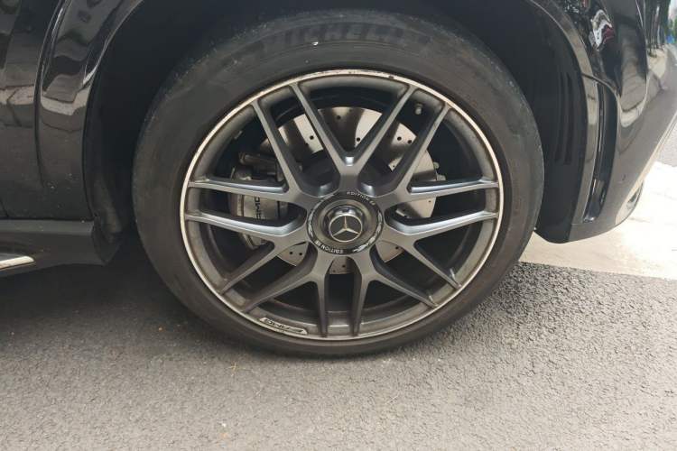 Used Mercedes-Benz GLE AMG 2023 AMG GLE 53 4MATIC+ 55th Anniversary Edition Right Front Wheel Hub