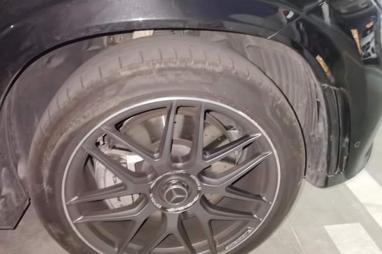 Used Mercedes-Benz GLE AMG 2023 AMG GLE 53 4MATIC+ 55th Anniversary Edition Right Front Wheel Hub