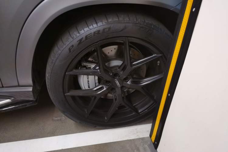 Used Mercedes-Benz GLE AMG 2023 AMG GLE 53 4MATIC+ Right Front Wheel Hub