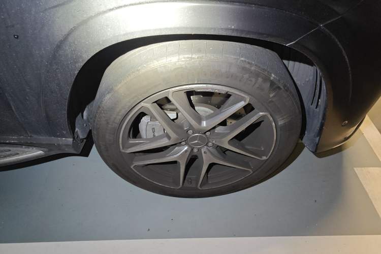 Used Mercedes-Benz GLE AMG 2024 AMG GLE 53 4MATIC+ Right Front Wheel Hub