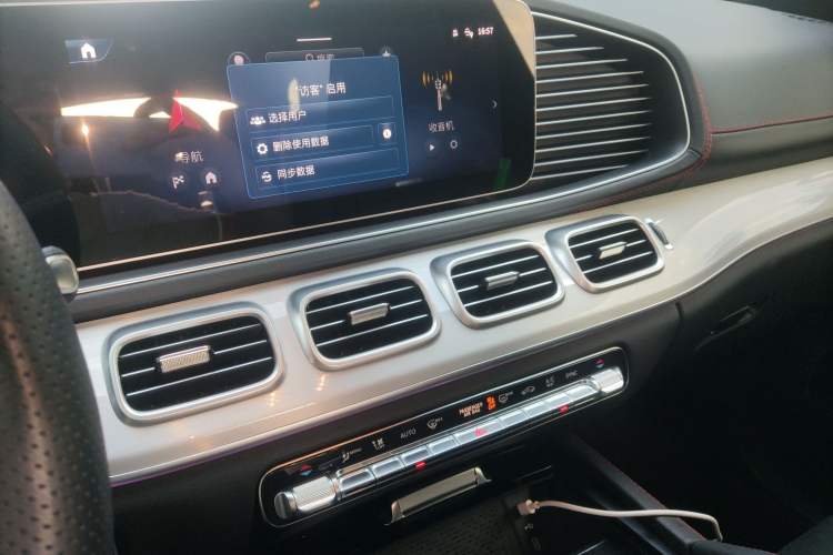 Used Mercedes-Benz GLE AMG 2025 AMG GLE 53 4MATIC+ Audio And AC Panel