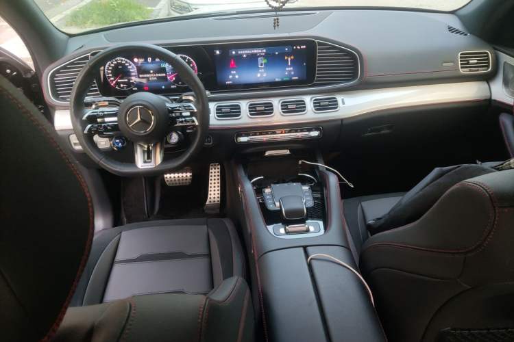 Used Mercedes-Benz GLE AMG 2025 AMG GLE 53 4MATIC+ Center Console
