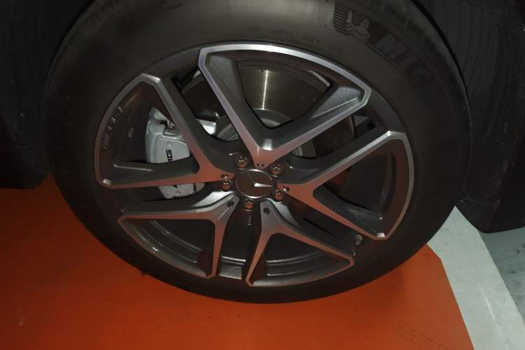 Used Mercedes-Benz GLE AMG 2025-Year Restyled AMG GLE 53 4MATIC+ Right Front Wheel Hub