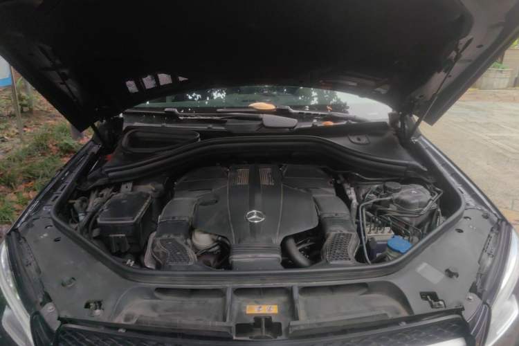 Used Mercedes-Benz GLE-Class  Engine Bay