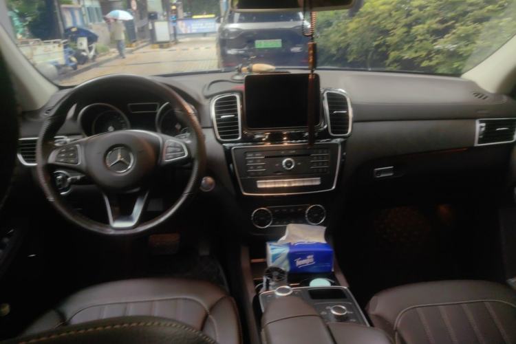 Used Mercedes-Benz GLE-Class  Interior 2