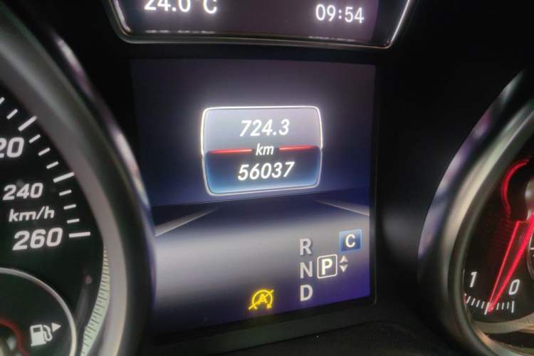 Used Mercedes-Benz GLE-Class  Odometer Close Up