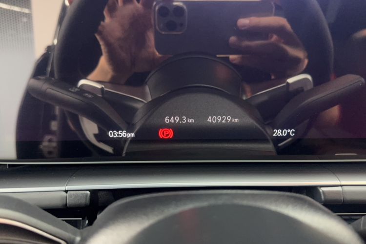 Used Mercedes-Benz GLE-Class  Odometer Close Up