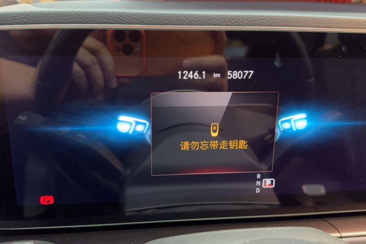Used Mercedes-Benz GLE-Class  Odometer Close Up