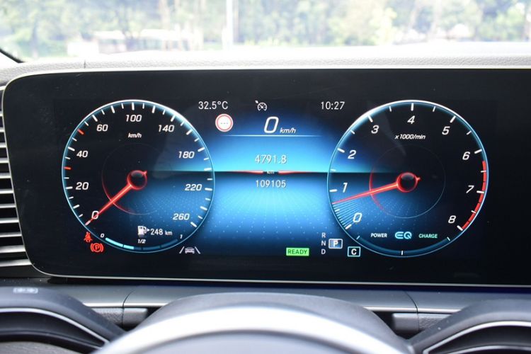 Used Mercedes-Benz GLE-Class  Odometer Close Up