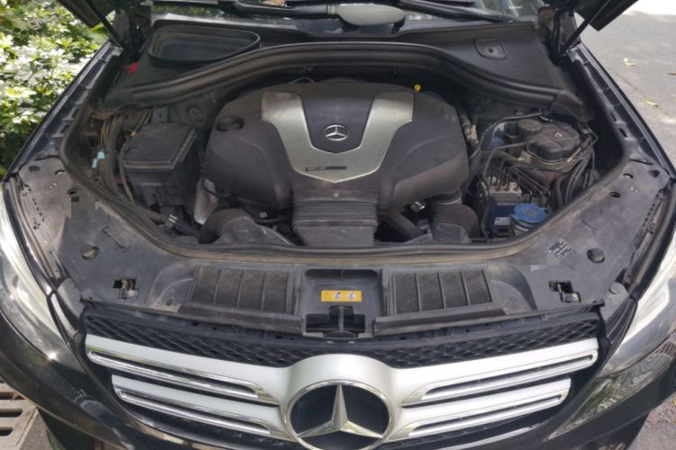 Used Mercedes-Benz GLE-Class  Engine Bay