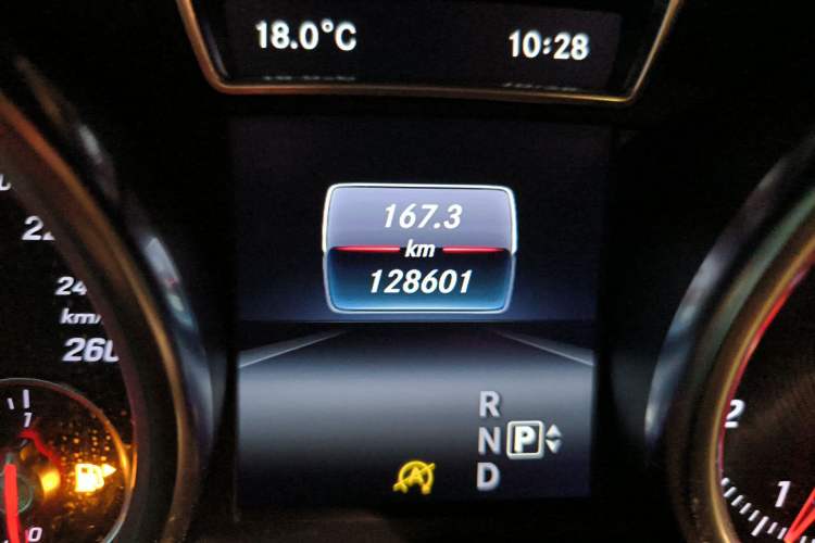 Used Mercedes-Benz GLE-Class 2015 GLE 320 4MATIC Odometer Close Up