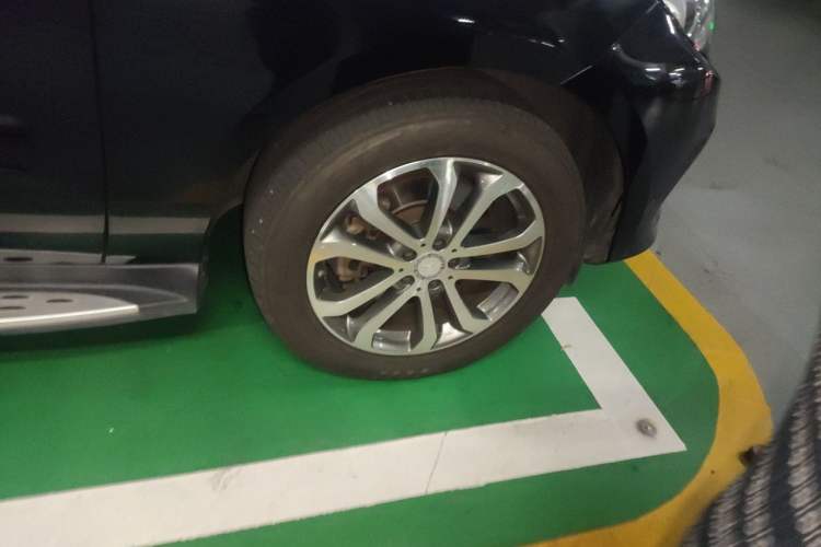 Used Mercedes-Benz GLE-Class 2015 GLE 400 4MATIC Right Front Wheel Hub