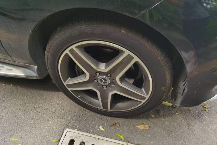 Used Mercedes-Benz GLE-Class  Right Front Wheel Hub