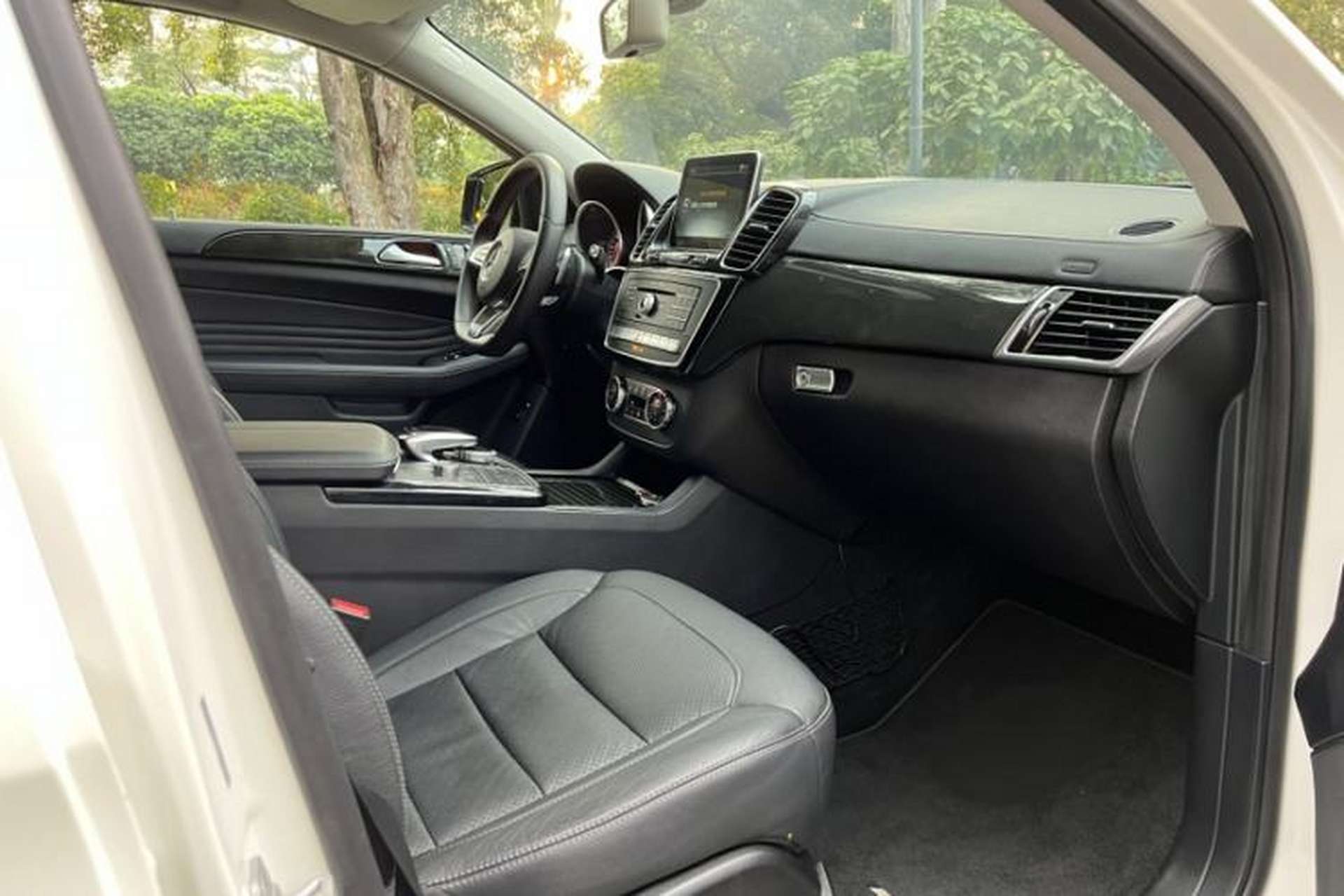 Used Mercedes-Benz GLE-Class 2015 GLE 450 AMG 4MATIC Coupe SUV Interior 3