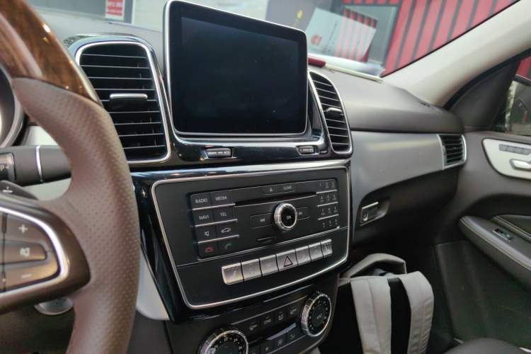 Used Mercedes-Benz GLE-Class 2016 GLE 400 4MATIC U.S. specification Audio And AC Panel