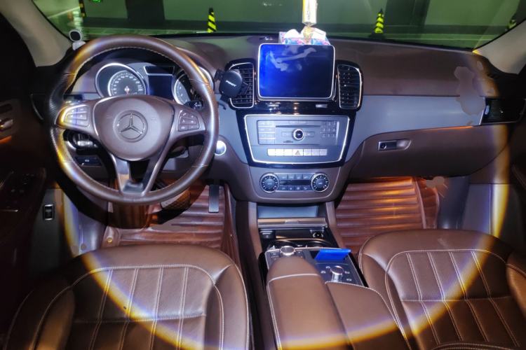 Used Mercedes-Benz GLE-Class 2016 GLE 400 4MATIC U.S. specification Center Console
