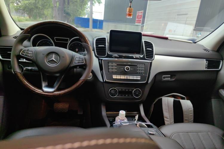 Used Mercedes-Benz GLE-Class 2016 GLE 400 4MATIC U.S. specification Center Console