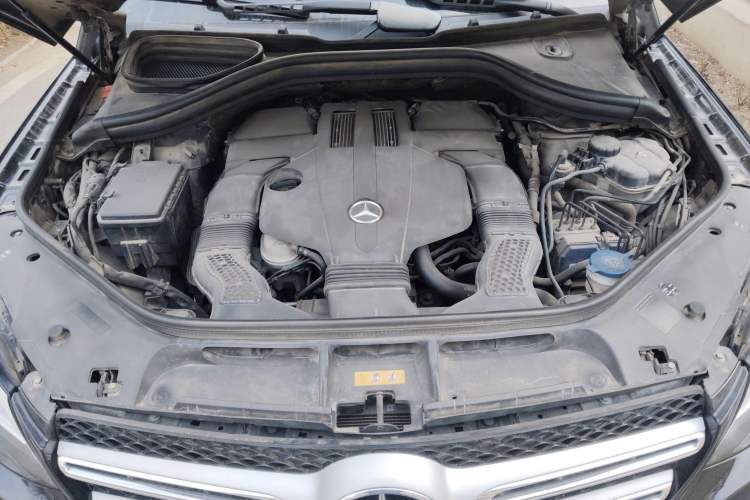Used Mercedes-Benz GLE-Class 2016 GLE 320 4MATIC Dynamic Edition Engine Bay