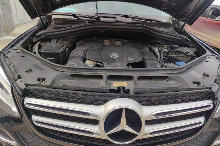 Used Mercedes-Benz GLE-Class 2016 GLE 400 4MATIC U.S. specification Engine Bay
