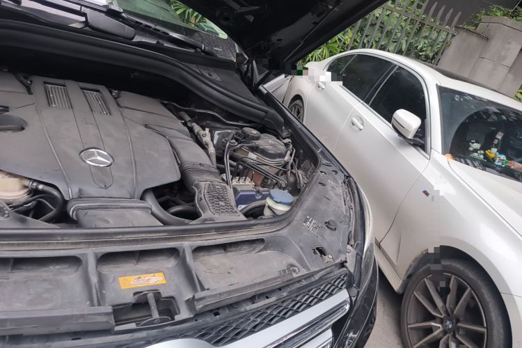 Used Mercedes-Benz GLE-Class  Engine Bay Left