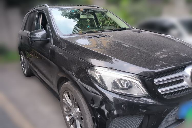 Used Mercedes-Benz GLE-Class  Front Right 45 Deg