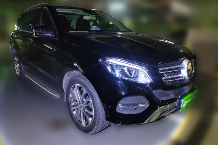 Used Mercedes-Benz GLE-Class 2016 GLE 400 4MATIC U.S. specification Front Right 45 Deg