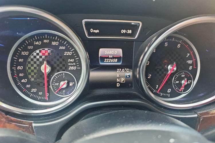 Used Mercedes-Benz GLE-Class  Odometer Close Up