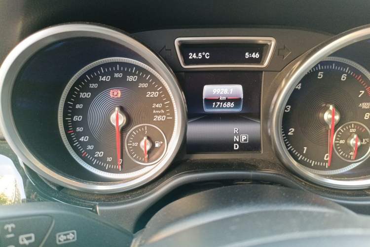 Used Mercedes-Benz GLE-Class 2016 GLE 400 4MATIC U.S. specification Odometer Close Up