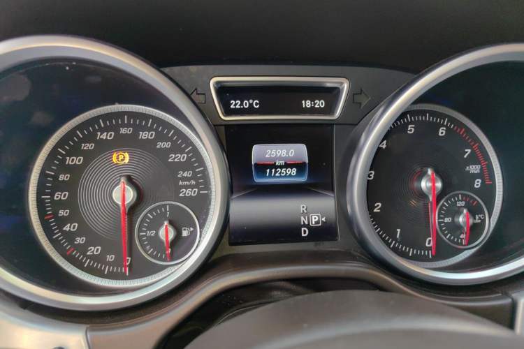 Used Mercedes-Benz GLE-Class 2016 GLE 400 4MATIC U.S. specification Odometer Close Up
