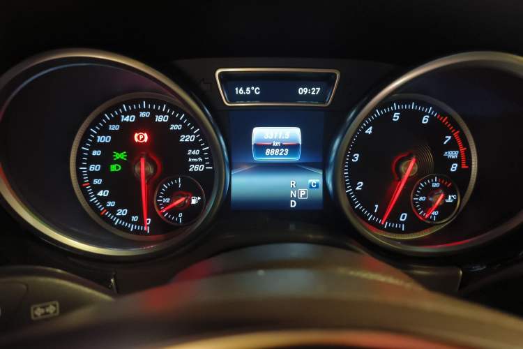 Used Mercedes-Benz GLE-Class 2016 GLE 400 4MATIC U.S. specification Odometer Close Up