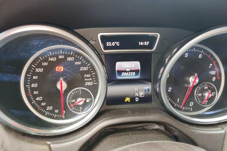 Used Mercedes-Benz GLE-Class 2016 GLE 320 4MATIC Dynamic Edition Odometer Close Up