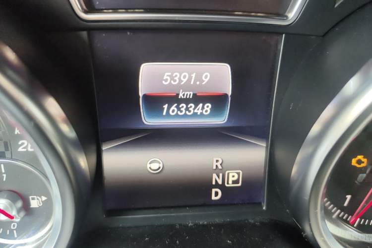 Used Mercedes-Benz GLE-Class 2016 GLE 450 AMG 4MATIC Odometer Close Up
