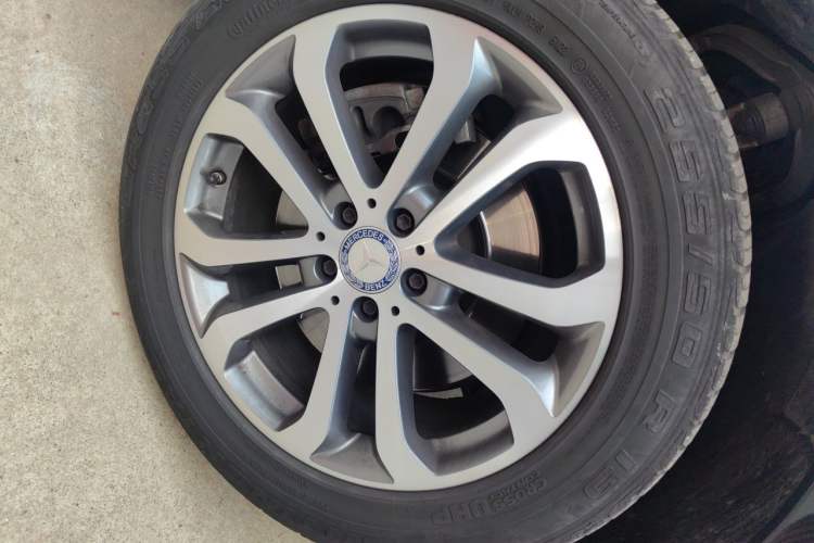 Used Mercedes-Benz GLE-Class 2016 GLE 400 4MATIC U.S. specification Right Front Wheel Hub