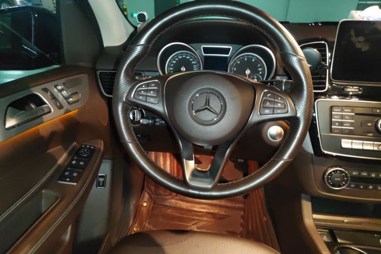 Used Mercedes-Benz GLE-Class 2016 GLE 400 4MATIC U.S. specification Steering Wheel