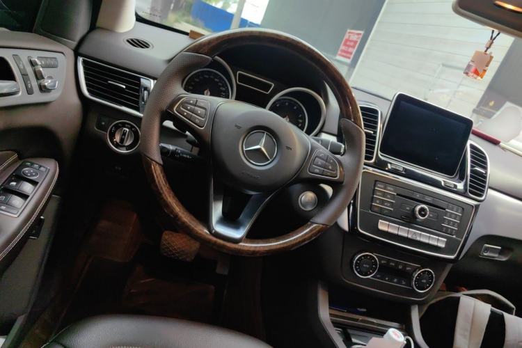 Used Mercedes-Benz GLE-Class 2016 GLE 400 4MATIC U.S. specification Steering Wheel