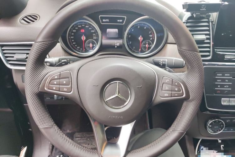 Used Mercedes-Benz GLE-Class 2016 GLE 320 4MATIC Dynamic Edition Steering Wheel
