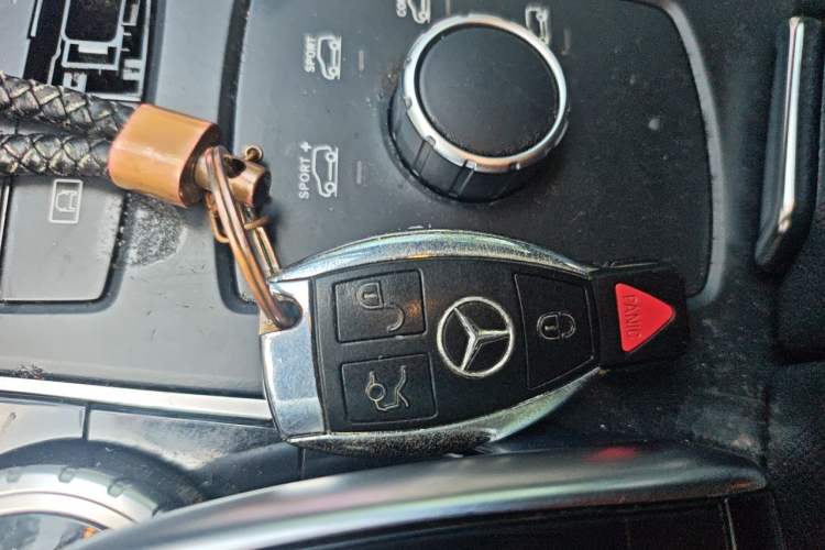 Used Mercedes-Benz GLE-Class  Vehicle Key