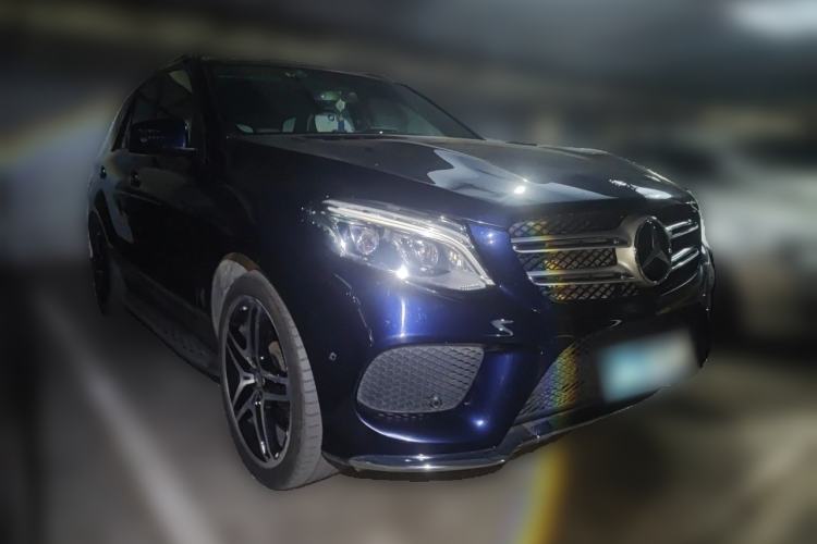 Used Mercedes-Benz GLE-Class  Front Right 45 Deg