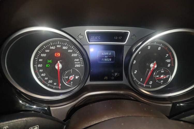 Used Mercedes-Benz GLE-Class  Odometer Close Up