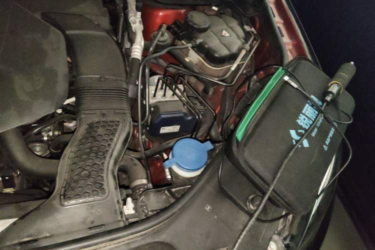 Used Mercedes-Benz GLE-Class  Engine Bay Left