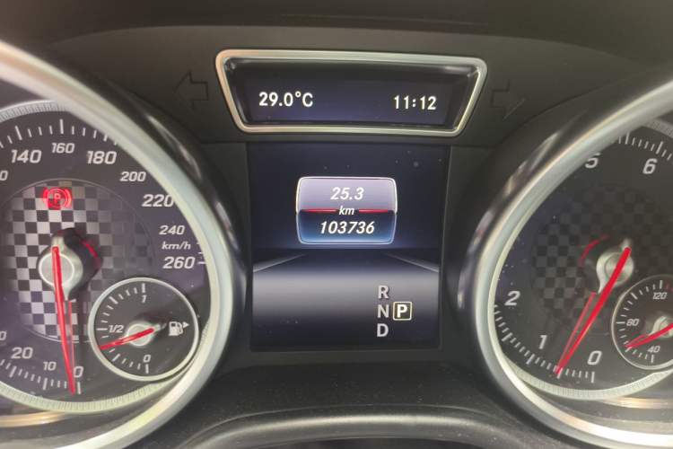 Used Mercedes-Benz GLE-Class 2016 GLE 450 4MATIC U.S. specification Odometer Close Up