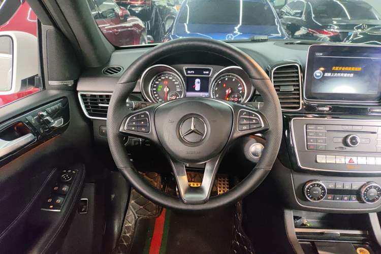 Used Mercedes-Benz GLE-Class 2016 GLE 400 4MATIC U.S. specification Steering Wheel