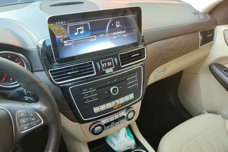 Used Mercedes-Benz GLE-Class 2017 GLE 320 4MATIC Luxury Model Audio And AC Panel