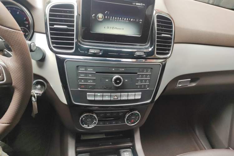 Used Mercedes-Benz GLE-Class 2017 GLE 400 4MATIC Middle East version Audio And AC Panel