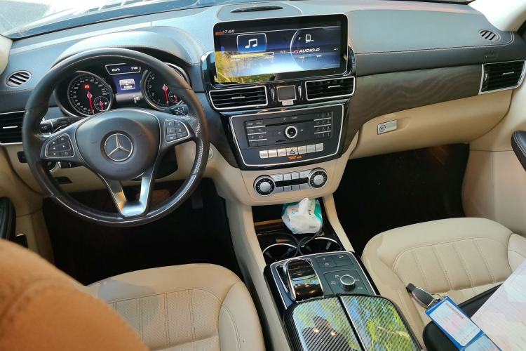 Used Mercedes-Benz GLE-Class 2017 GLE 320 4MATIC Luxury Model Center Console